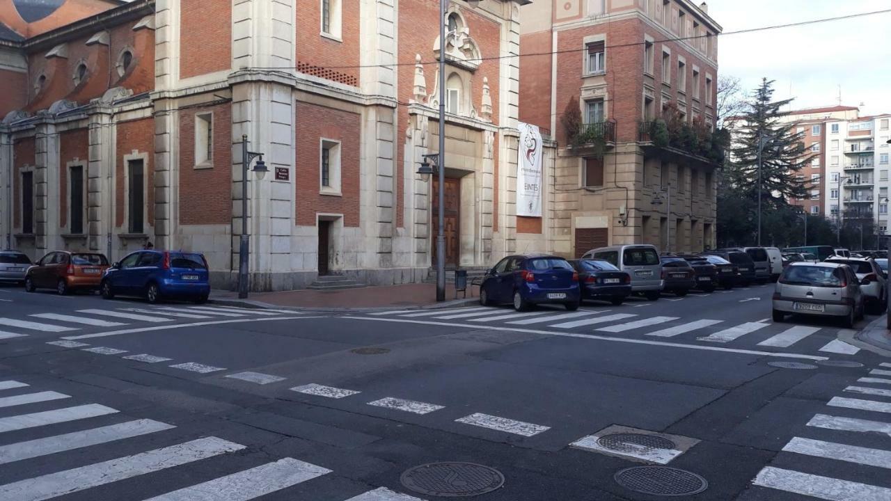 Ferienwohnung Calfred Iglesia Santa Teresita Logroño Exterior foto